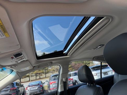 Used 2016 Subaru Legacy 3.6R Limited image 21