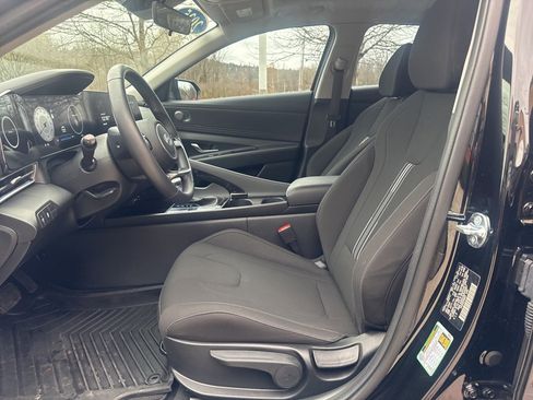 Used 2025 Hyundai Elantra SEL image 15