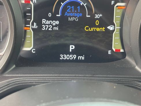Used 2025 Jeep Wrangler Unlimited Sahara AWD/4WD image 41