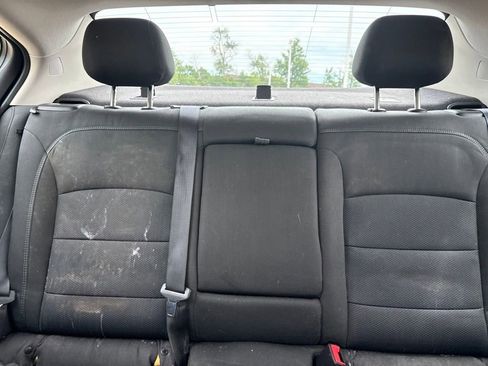 Used 2018 Chevrolet Cruze LT FWD image 18