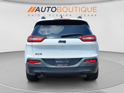 Used 2018 Jeep Cherokee Sport AWD/4WD image 4