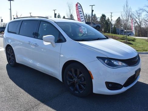Used 2019 Chrysler Pacifica Touring Plus w/ S Appearance Package image 10