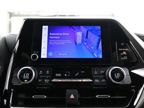 Used 2024 Toyota Highlander LE FWD image 20