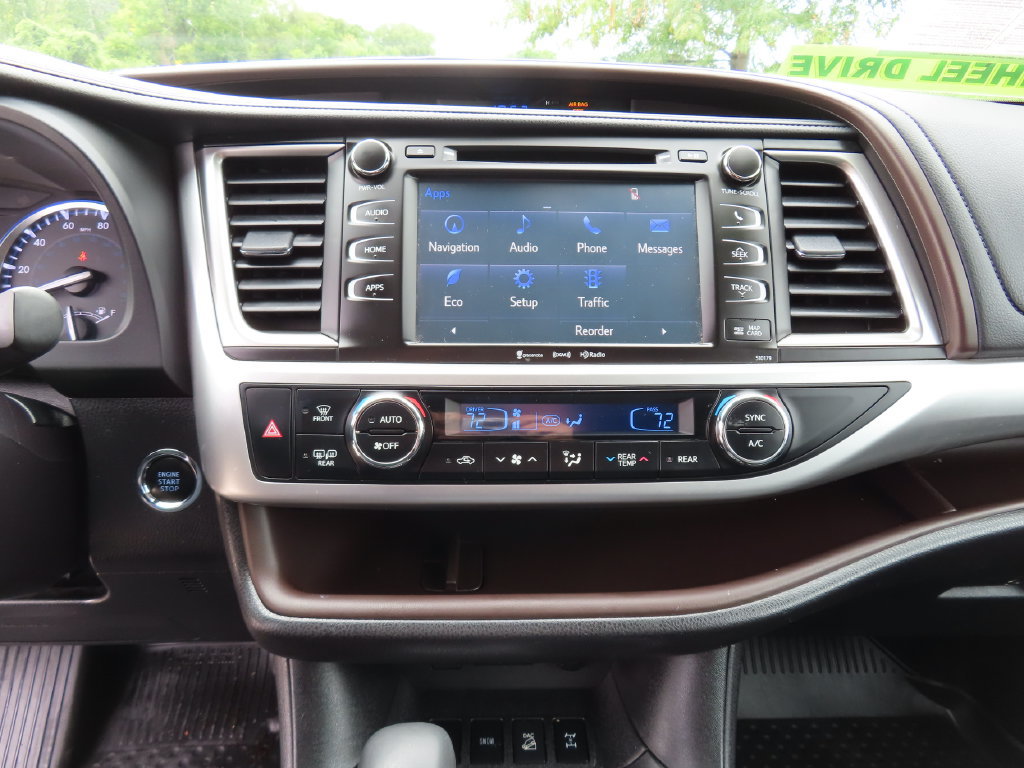 Used 2017 Toyota Highlander XLE AWD/4WD image 21
