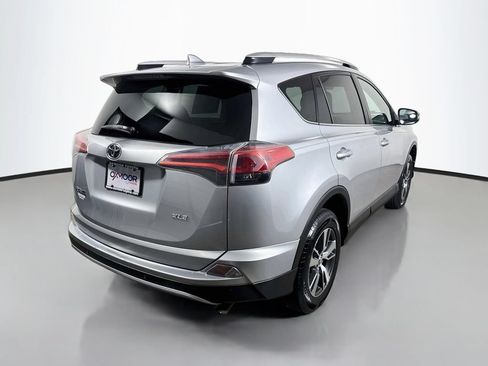 Used 2016 Toyota RAV4 XLE w/ Convenience Package FWD image 7