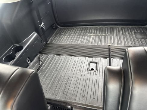 Used 2023 Toyota Highlander XLE image 14