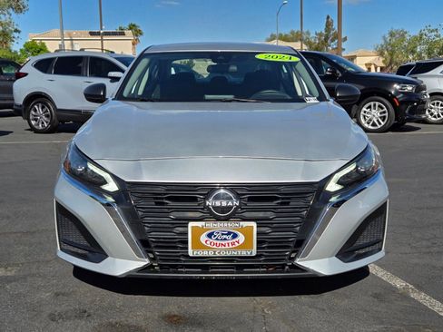 Used 2024 Nissan Altima 2.5 SV FWD image 8
