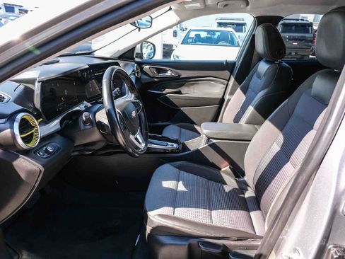 Used 2024 Chevrolet Trax LT w/ Driver Confidence Package FWD image 20
