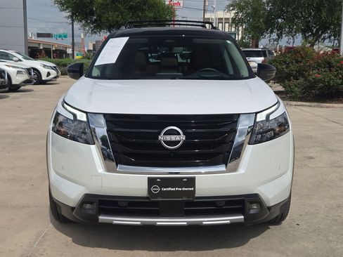 Certified 2025 Nissan Pathfinder Platinum w/ Cargo Package AWD/4WD image 8
