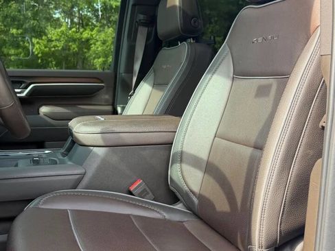 Used 2025 GMC Sierra 3500 Denali w/ Denali Reserve Package image 15