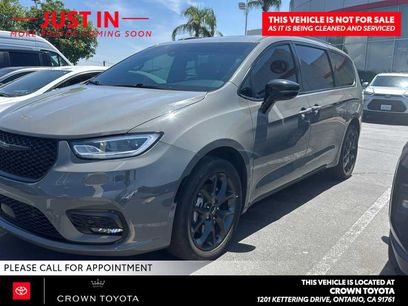 Used 2023 Chrysler Pacifica Limited w/ S Appearance Package