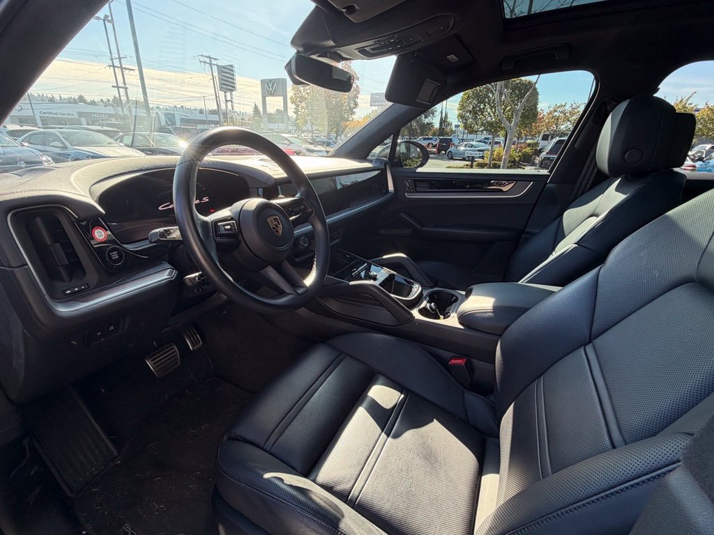 Used 2024 Porsche Cayenne S AWD/4WD image 11