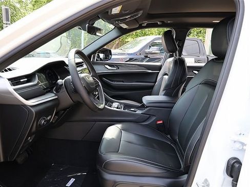 New 2025 Jeep Grand Cherokee L Limited image 17