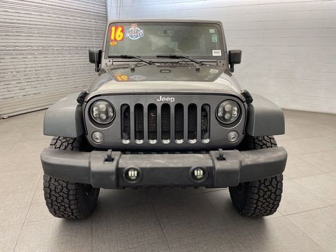 Used 2016 Jeep Wrangler Unlimited Rubicon w/ Max Tow Package AWD/4WD image 8