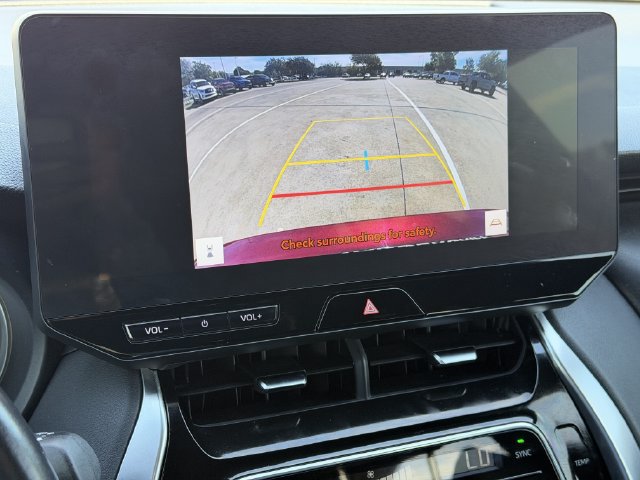 Used 2024 Toyota Venza XLE AWD/4WD image 17