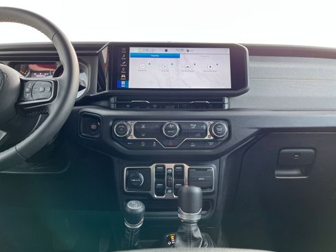 Used 2025 Jeep Wrangler Sport S image 21