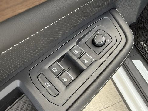 New 2026 Volkswagen Atlas SE image 11