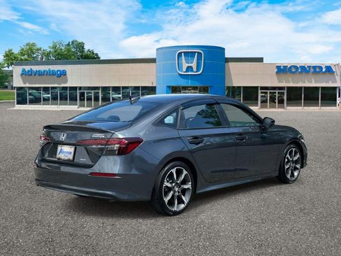 Used 2025 Honda Civic Sport image 4