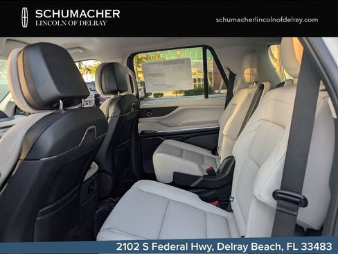 New 2026 Lincoln Navigator Premiere AWD/4WD image 13