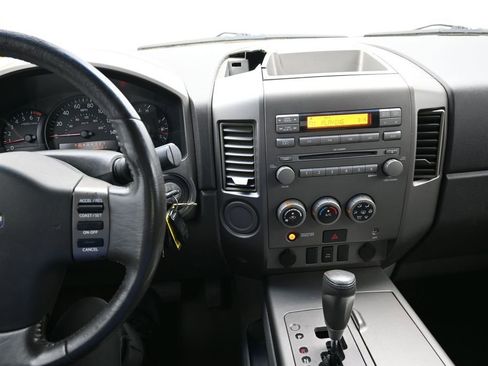 Used 2005 Nissan Titan SE RWD image 17