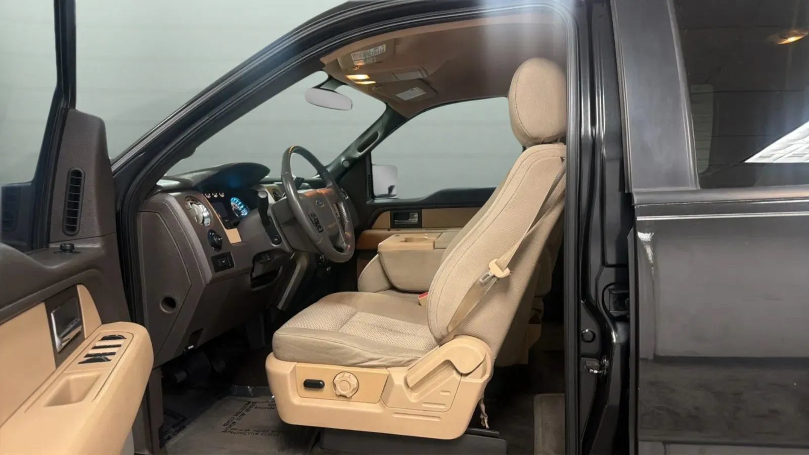 Used 2014 Ford F150 XLT w/ Equipment Group 302A Luxury AWD/4WD image 20