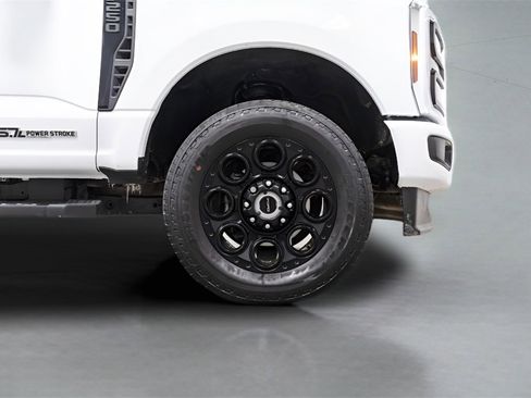 Used 2025 Ford F250 Lariat w/ Black Appearance Package image 7