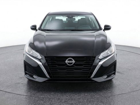 Used 2025 Nissan Altima 2.5 SV image 2