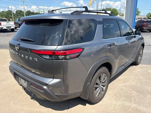 Used 2022 Nissan Pathfinder SV w/ SV Premium Package AWD/4WD image 6