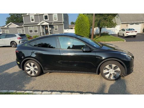 Used 2024 Tesla Model Y Long Range AWD/4WD image 4