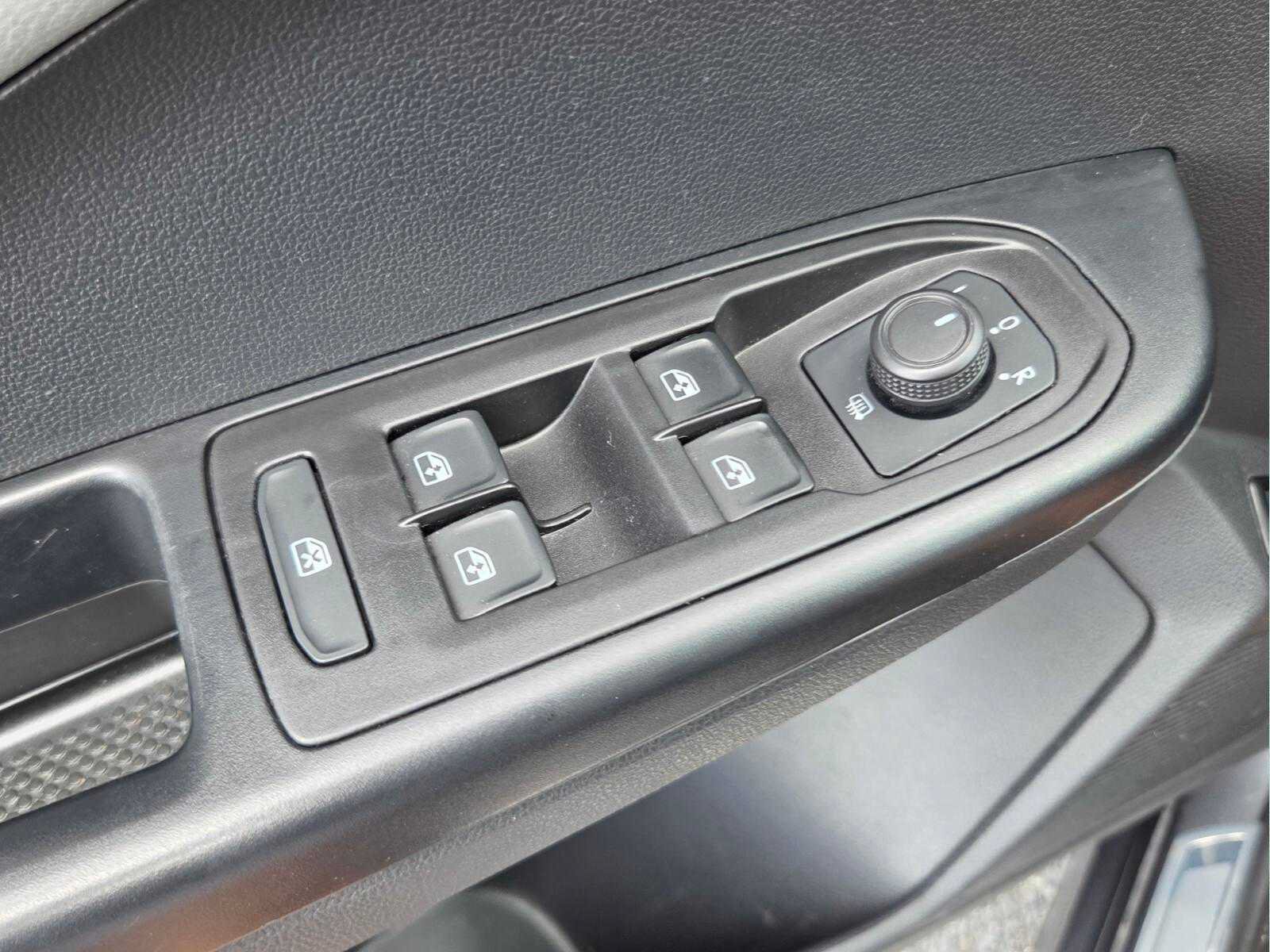 Used 2023 Volkswagen Taos SE FWD image 33