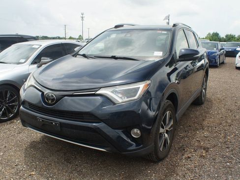 Used 2018 Toyota RAV4 XLE AWD/4WD image 5