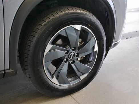 Used 2025 Nissan Rogue SV image 8