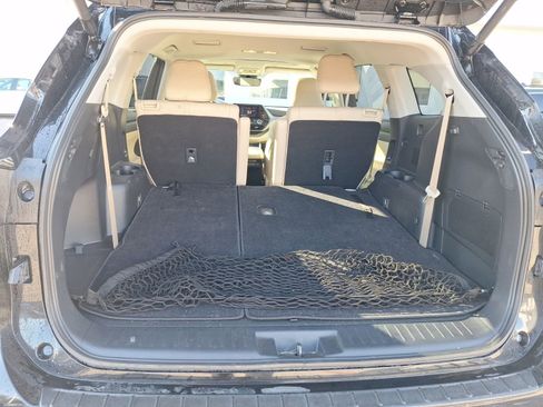 Used 2024 Toyota Highlander LE image 38