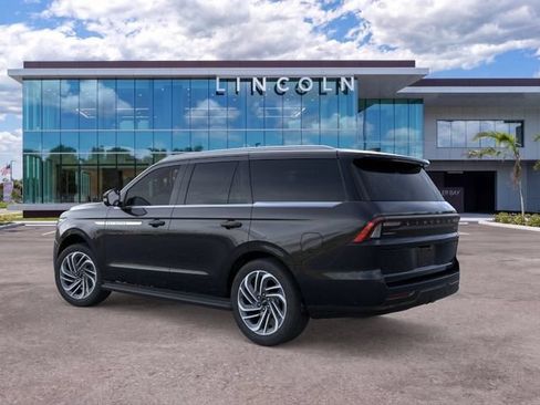 New 2026 Lincoln Navigator Premiere AWD/4WD image 4