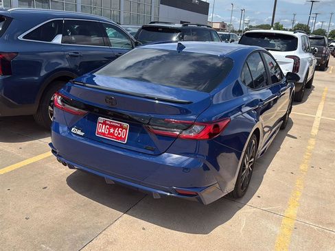 Used 2025 Toyota Camry XSE FWD image 8