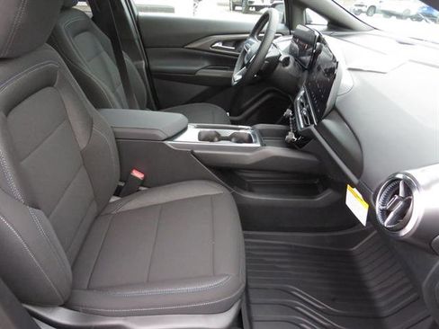 New 2026 Chevrolet Equinox EV LT image 11