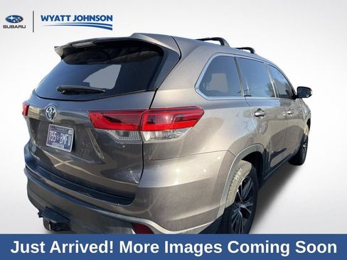 Used 2018 Toyota Highlander LE image 10