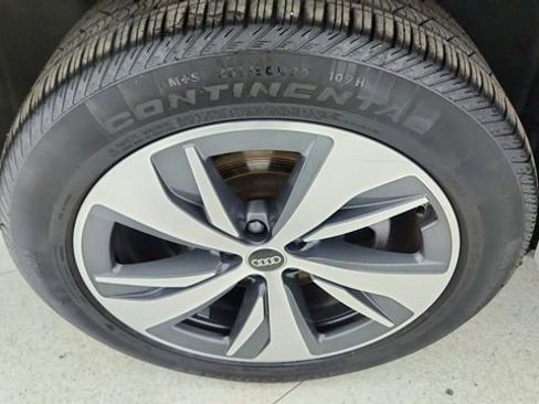 Used 2024 Audi Q8 e-tron Premium Plus w/ Premium Plus Package image 58