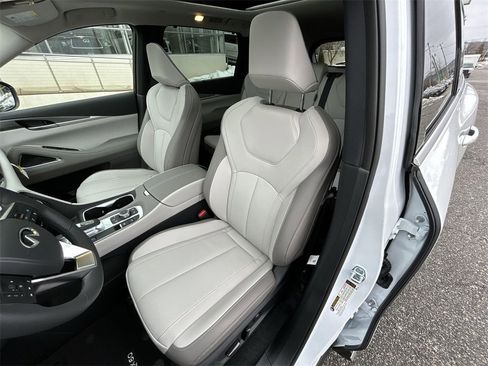 New 2026 INFINITI QX60 Luxe image 11
