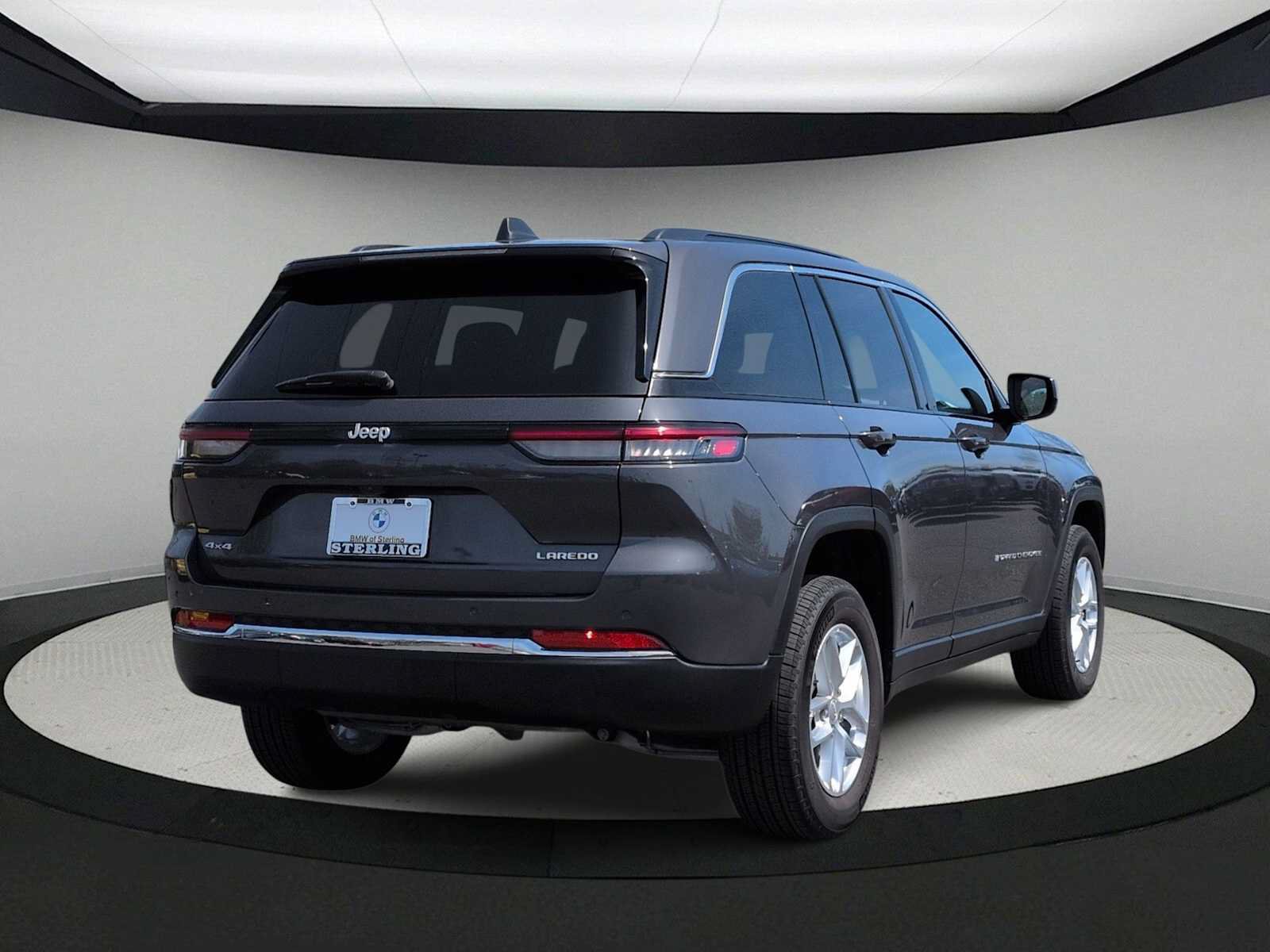 Used 2025 Jeep Grand Cherokee Laredo X AWD/4WD image 8