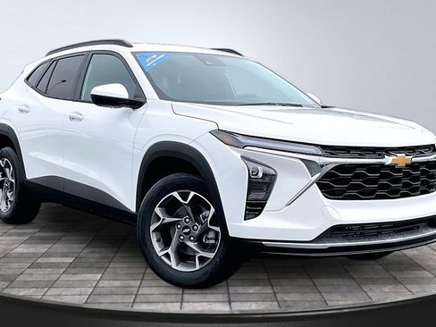 New 2026 Chevrolet Trax LT FWD image 2