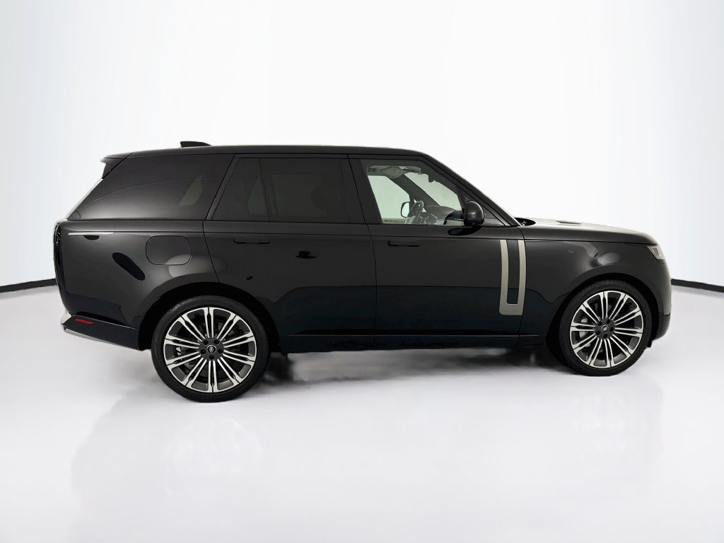 Used 2023 Land Rover Range Rover SE AWD/4WD image 4