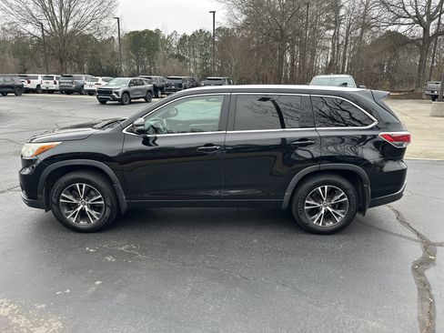Used 2016 Toyota Highlander XLE image 8