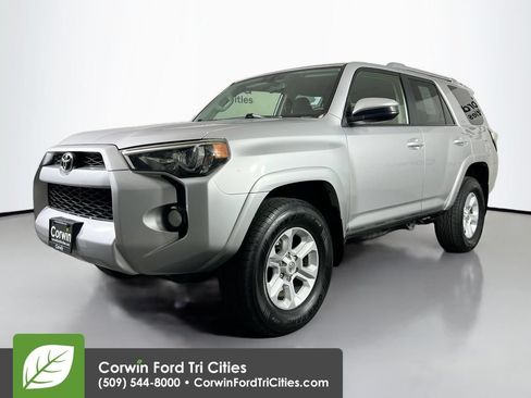 Used 2016 Toyota 4Runner SR5 w/ Four Season Floor Mat Package AWD/4WD image 5