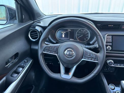 Used 2020 Nissan Kicks SR w/ Exterior Package image 21