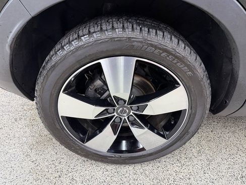 Used 2019 Volvo XC40 T5 Momentum image 37