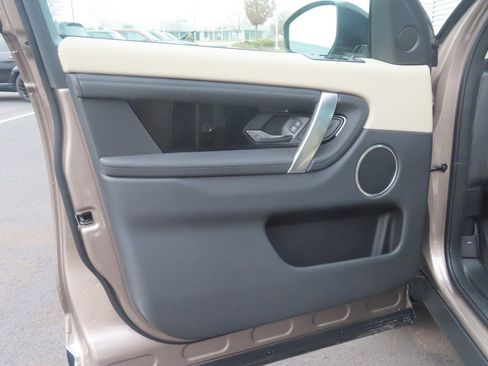 Used 2023 Land Rover Discovery Sport S image 26