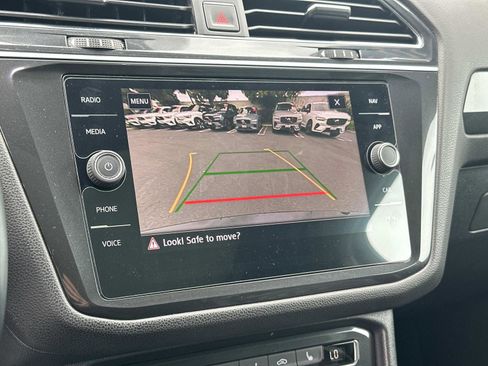 Used 2018 Volkswagen Tiguan SEL Premium image 14