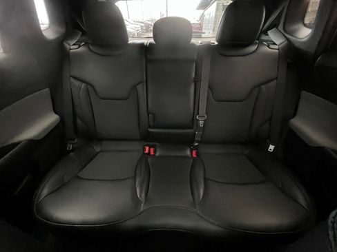 Used 2025 Jeep Compass Latitude image 38