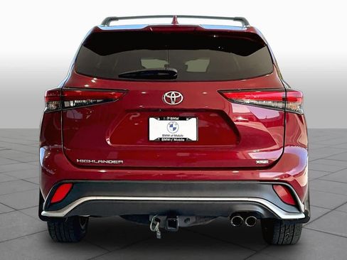 Used 2022 Toyota Highlander XSE FWD image 4